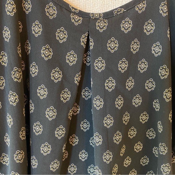 Xhilaration Black White and Gold Patterned Spaghetti Strap Tank Top - Picture 4 of 7